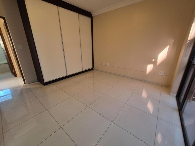 To Let 3 Bedroom Property for Rent in Bloubergrant Western Cape